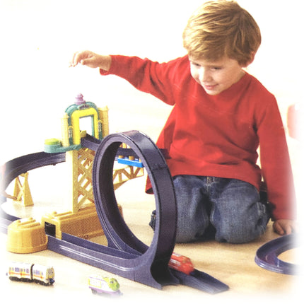 Chuggington Train Motorised Training Yard Loop Ready to Play Set with Diecast Wilson 5