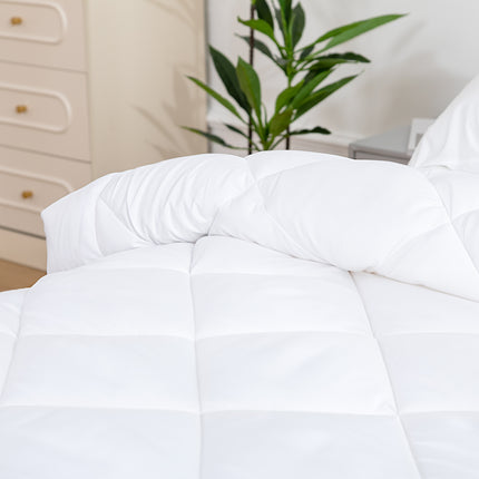 Microfiber/Bamboo Blend, Hypoallergenic & Antibacterial Quilt - Queen 4