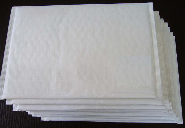 25 Piece Pack - 22.5cm x 15cm White Bubble Padded Envelope Bag Post Courier Shipping SMALL Self Seal 2