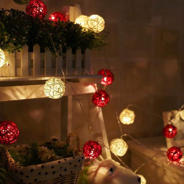 1 Set of Red and White5cm Rattan Cane 20 Ball Battery Powered 3m String Lights Christmas Gift Home Wedding Party Bedroom Decoration Table Centrepiece 2