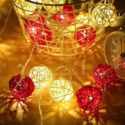 1 Set of Red and White5cm Rattan Cane 20 Ball Battery Powered 3m String Lights Christmas Gift Home Wedding Party Bedroom Decoration Table Centrepiece 6